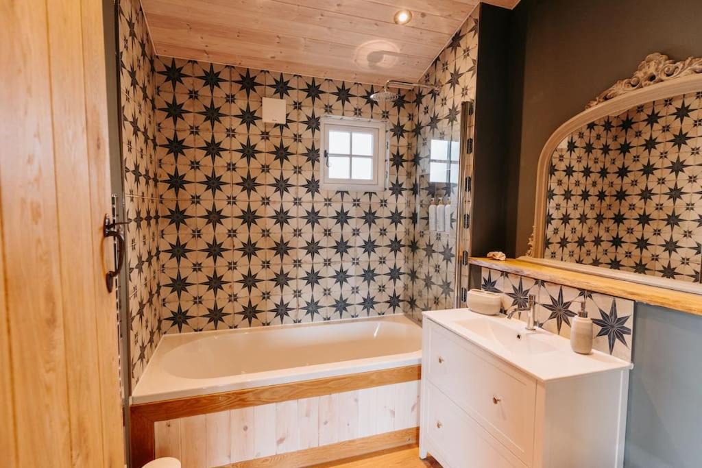 Beautiful Cottage In Bredfield Near To Woodbridge On The Suffolk Coast Esterno foto